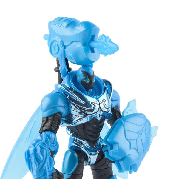 Porniti in aventuri legendare cu eroii Metal Force Patrunde in lumea DC cu colectia noastra Metal Force Heroes cu figurine de 109 cm ale unor personaje emblematice precum Gorilla Grodd Blue Beetle Brainiac Lex Luthor Batman si Superman fiecare purtand armuri metalice deosebite gata de actiune De la geniul strategic al lui Brainiac la puterea de neegalat a lui Superman aceste figurine aduc noi niveluri de aventura cu modelele lor detaliate si dimensiunea compacta perfecte pentru 