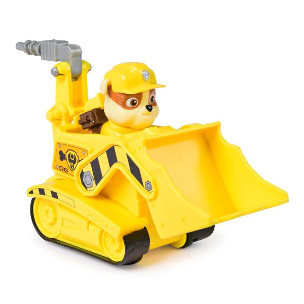 Vehiculele de baza cu functii de actiune mobile individuale si o figurina la bord permit aventurilor din serialul TV Paw Patrol sa traiasca si in camera copiilor Este inclusa o singura figura cu un vehicul Vehiculul si figurina de jucarie sunt in mare parte fabricate din plastic reciclat Chase Skye Marshall Rubble Zuma Everest Tracker si Rocky cu vehiculele lor sunt disponibile individual Toate vehiculele de baza durabilevehiculele de baza includ o figurina de caine care poate fi 