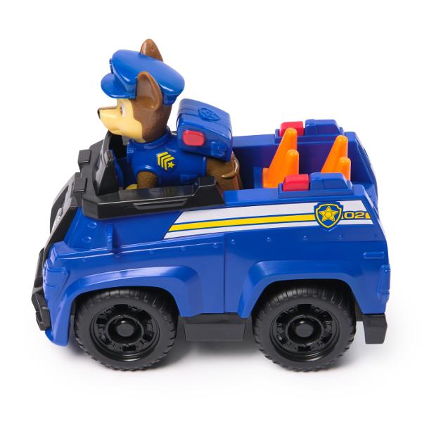 Vehiculele de baza cu functii de actiune mobile individuale si o figurina la bord permit aventurilor din serialul TV Paw Patrol sa traiasca si in camera copiilor Este inclusa o singura figura cu un vehicul Vehiculul si figurina de jucarie sunt in mare parte fabricate din plastic reciclat Chase Skye Marshall Rubble Zuma Everest Tracker si Rocky cu vehiculele lor sunt disponibile individual Toate vehiculele de baza durabilevehiculele de baza includ o figurina de caine care poate fi 
