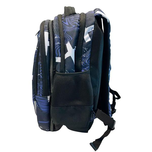 Acest ghiozdan usor este proiectat anatomic si realizat dintr-un material impermeabil Confortul este asigurat de spatele buretat respirabil si ergonomic alaturi de bretelele ajustabile si buretate echipate cu o catarama pe piept pentru o fixare sigura si confortabila Aceasta catarama include si un fluier integrat util in situatii de urgentaCaracteristici specialeGhiozdanul poate fi complet separat in doua rucsacuri independente diferite ca 