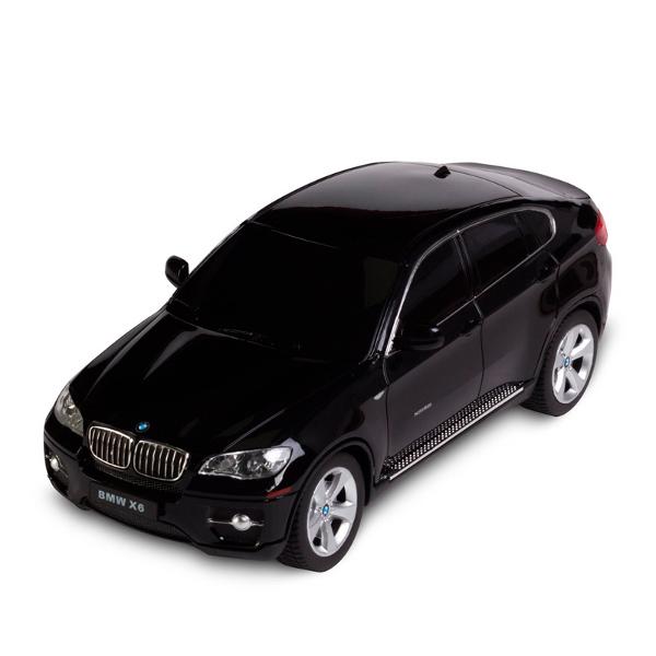 Copilul dumneavoastra se poate juca in voie cu masina cu telecomanda Bmw X6 scara 1 la 24 oferita de brandul international Rastar Nicio cursa nu este imposibil de castigat cu acesta masinuta replica oficiala cu licenta a modelului original construita cu mare atentie la detalii Masinuta are proportiile ideale pentru momente pline de distractie si amuzament avand dimensiunile in centimetri dupa cum urmeaza  2049274Masinuta functioneaza pe frecventa de 24GAlimentarea se face astfel  