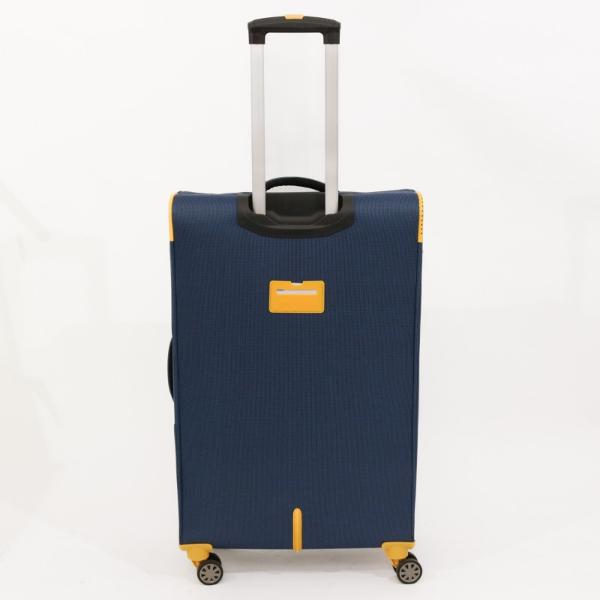 Material impermeabilTroler cu 4 roti prevazut cu un buzunar frontal cu fermoar&nbsp;Placuta identificareManer lateral si superior pentru toate dimensiunile si deasemenea maner plastic in partea de jos a trolerului pentru o manevrare mai usoaraTroler mediu si mare expandabil 30 spatiuTrolerul mare si mediu au in partea opusa manerului lateral 2 picioruse transversale care permit asezarea trolerului fara a atinge solul evitandu-se astfel 