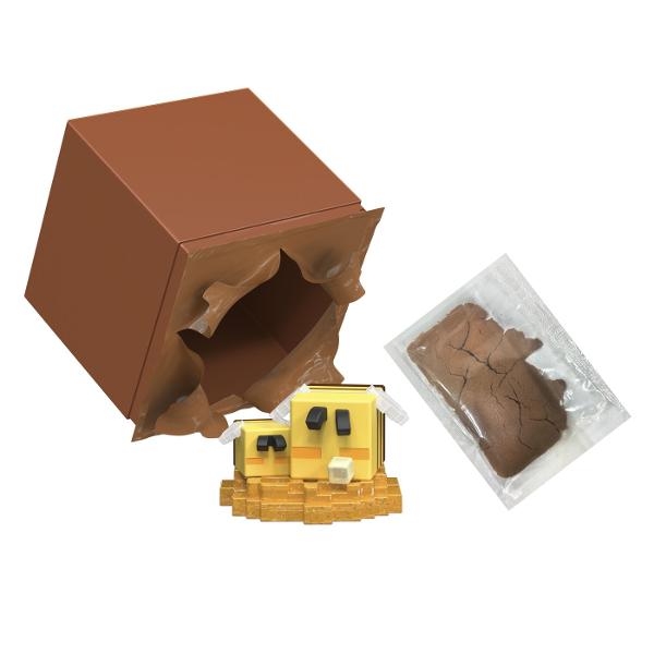 Colectia Minecraft Mini Mode Mining include un set de jucarii care va captiva imaginatia copiilor Fiecare set contine un container o figurina un accesoriu si nisip modelabil Figurinele Mini Mode sunt disponibile in diferite ipostaze amuzante si sunt fidele designului pixelat specific jocului Minecraft Aceste figurine vor aduce jocul preferat al copiilor direct in mana lor Pot fi colectionate si pot fi utilizate pentru a crea povesti palpitante si aventuri nebanuite Containerele tematice 