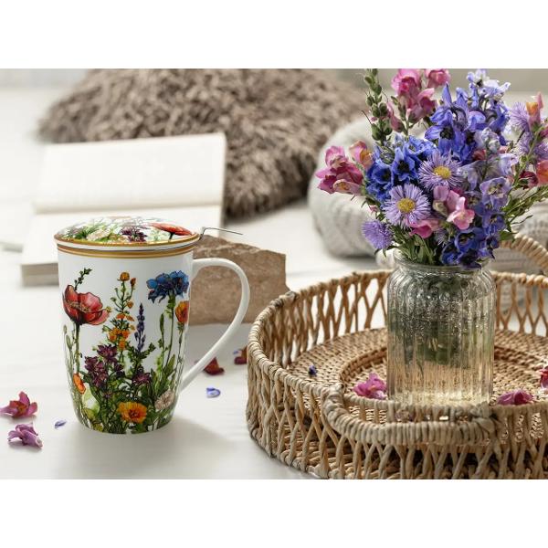 Can&259; elegant&259; din por&539;elan fin cu o capacitate generoas&259; de 600 ml decorat&259; cu un delicat motiv &bdquo;Paji&537;te cu flori&rdquo; semnat de artista Laura Lozano Designul floral plin de culoare &537;i naturale&539;e aduce &icirc;n prim-plan frumuse&539;ea unei paji&537;ti &icirc;nflorite cre&acirc;nd o atmosfer&259; relaxant&259; &537;i plin&259; de prospe&539;imeCana este 