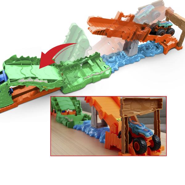 Pregateste-te pentru actiune la scara mare cu setul Hot Wheels Monster Trucks Provocarea Crocodilului cu masinuta inclusa o provocare spectaculoasa plina de viteza si impact Arena este dominata de un crocodil urias cu falci deschise gata sa prinda camionul Monster Truck in timpul cursei Copilul lanseaza vehiculul pe rampa tintind direct spre tinta pentru a dobori obstacolul si a invinge crocodilul Setul include un Monster Truck Mega Wrex realizat in stil robust cu roti supradimensionate 