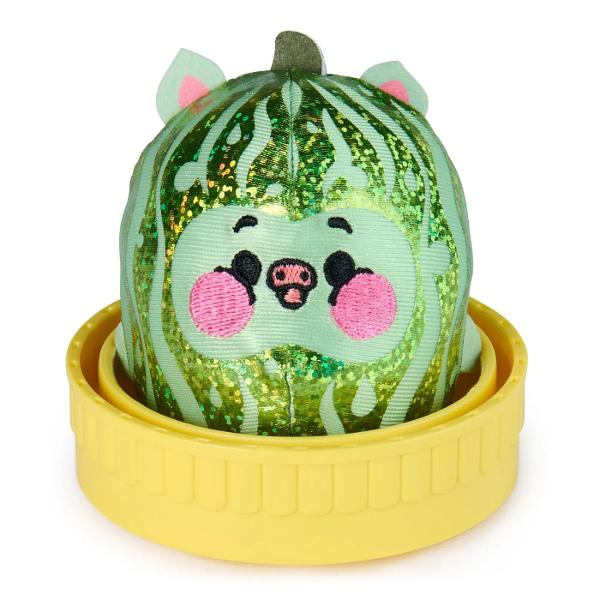 Important produs de tip surpriza nu se poate alege personajulDescopera universul plin de culoare Magic Jellykins un plus surpriza adorabil care combina joaca colectia si elementul de mister intr-un produs perfect pentru copii Ambalat intr-un recipient atractiv acest set ascunde in interior o figurina moale si simpatica inspirata din personaje haioase si colorate cu design unic si expresiv Fiecare Jellykin are un aspect diferit cu detalii vibrante si texturi placute la 