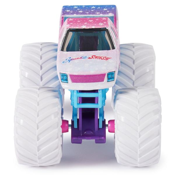 Pregateste-te pentru confruntari epice cu camioanele oficiale Monster Jam la scara 164 2 pachete de camioane fabricate cu formare prin injectie Fiecare pachet de 2 prezinta confruntari ale celor mai populare si mai cautate camioane monster Monster Jam cum ar fi Groparul contra &Icircnvatamant superior Buldozer contra Alergator pe linie Balaur contra Yeti si altele Fiecare camion Monster Jam din pachetul de 2 are detalii si grafica uimitoare si fiecare camion de jucarie are un sofer 