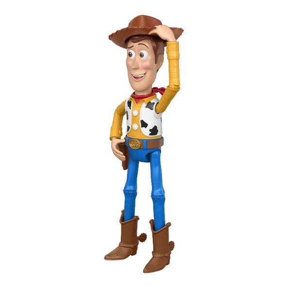 Figurina Woody din Toy Story 5 este inspirata de indragitul cowboy din universul Disney Pixar Figurina are aproximativ 30 cm inaltime si reda tinuta sa clasica cu palarie maro camasa galbena vesta cu imprimeu alb-negru esarfa rosie si cizme de cowboy Figurina este prevazuta cu functie interactiva de tip squeeze care poate fi activata prin apasare adaugand un plus de distractie in timpul jocului Copiii pot recrea scene inspirate din Toy Story 5 si pot inventa propriile aventuri alaturi 