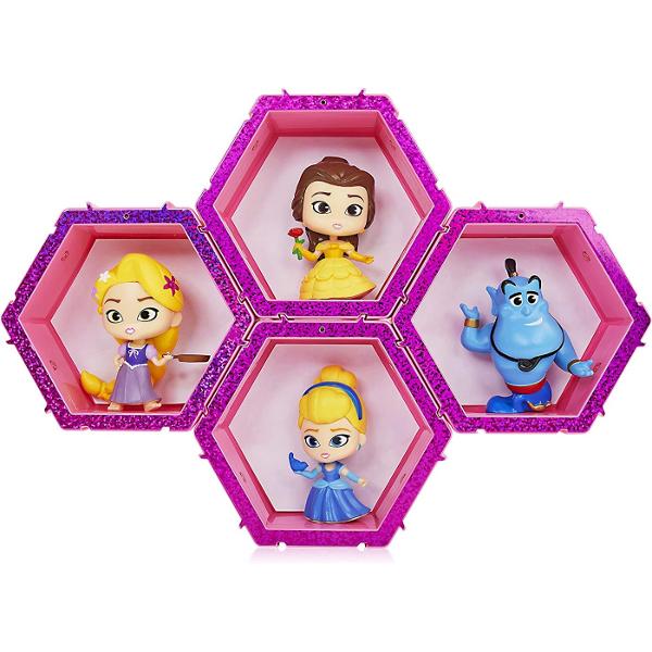 Fiecare personaj este situat in propriul POD in forma de hexagon cu lumini UV si senzor IR incorporat Pur si simplu miscati mana peste senzor pentru a lumina WOW-ul POD-ul Misca-ti mana in fata POD-ului pentru a-l lumina si a dezvalui pictograme ascunse in spatele WOWPod-ului Lumina se stinge automat dupa 30 de secunde Conectati-le in cateva secunde Colectia ta poate lua diferite forme si avea in fiecare zi alt look Limita e doar de imaginatia ta Puteti chiar sa va scrieti numele sau 