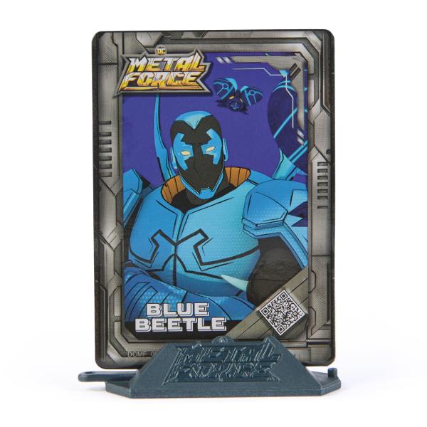 Porniti in aventuri legendare cu eroii Metal Force Patrunde in lumea DC cu colectia noastra Metal Force Heroes cu figurine de 109 cm ale unor personaje emblematice precum Gorilla Grodd Blue Beetle Brainiac Lex Luthor Batman si Superman fiecare purtand armuri metalice deosebite gata de actiune De la geniul strategic al lui Brainiac la puterea de neegalat a lui Superman aceste figurine aduc noi niveluri de aventura cu modelele lor detaliate si dimensiunea compacta perfecte pentru 