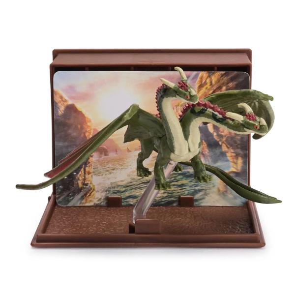 Inalta-te la noi culmi cu dragonii din World of Berk Book of Dragons Descopera si asambleaza dragoni din film precum Toothless Deadly Nadder sau Gronckle in timp ce deschizi cartea Fiecare figurina dragon de 5 cm vine intr-o carte de colectie care detaliaza atributele speciale ale fiecarui dragon pentru a le expune cu mandrie Incepe sa iti aduni clanul de dragoni astazi Fie ca este vorba de o zi de nastere o sarbatoare sau orice alta ocazie o figurina dragon este o optiune 