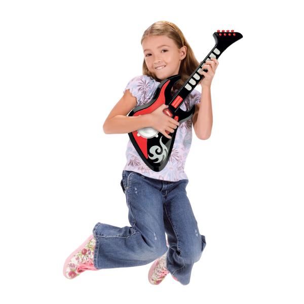 Chitara de la Winfun este o jucarie muzicala captivanta pentru cei mici dotata cu 8 clape care produc sunete amuzante si efecte sonore Copiii vor putea sa se distreze cu diverse melodii preinregistrate care stimuleaza ritmul si auzul Aceasta jucarie este perfecta pentru a incuraja dezvoltarea simtului muzical al celor mici oferindu-le o experienta de joc interactiva si creativa Cu sunete vesele si design colorat chitara va capta atentia copiilor si ii va incuraja sa exploreze ritmuri si 