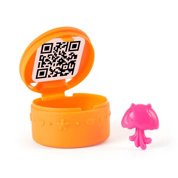 Intra in lumea distractiei alaturi de Gabby si prietenii sai Acest set de joaca colorat inspirat din universul Gabby&39s Dollhousei include balcon figurina si multiple accesorii tematice care transforma orice moment intr-o aventura captivanta Cu detalii inspirate din lumea marina si un design interactiv acest set incurajeaza joaca imaginativa si dezvoltarea creativitatii Continut 7 piese  figurina accesorii Potrivit pentru copii de peste 3 ani Acest pachet contine balconul acvariu 