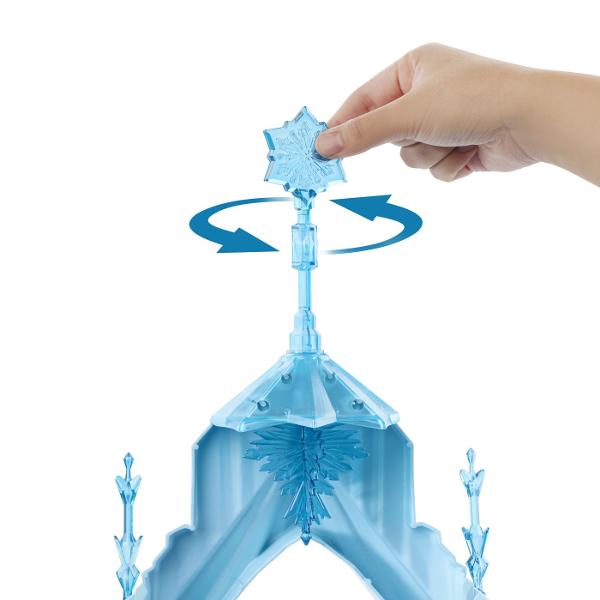 Descopera magia regatului de gheata cu setul Elsa&39s Frozen Ice Palace Acest palat stralucitor inspirat din povestea Disney Frozen le permite copiilor sa retraiasca momentele preferate alaturi de Elsa Anna si Olaf Cu peste 20 de accesorii si zona de joaca pe mai multe niveluri cei mici pot recrea scene de poveste sau inventa aventuri noi pline de farmec Palatul include lumini care se aprind pentru un efect magic si detalii fine care transforma joaca intr-o experienta de basm Perfect 