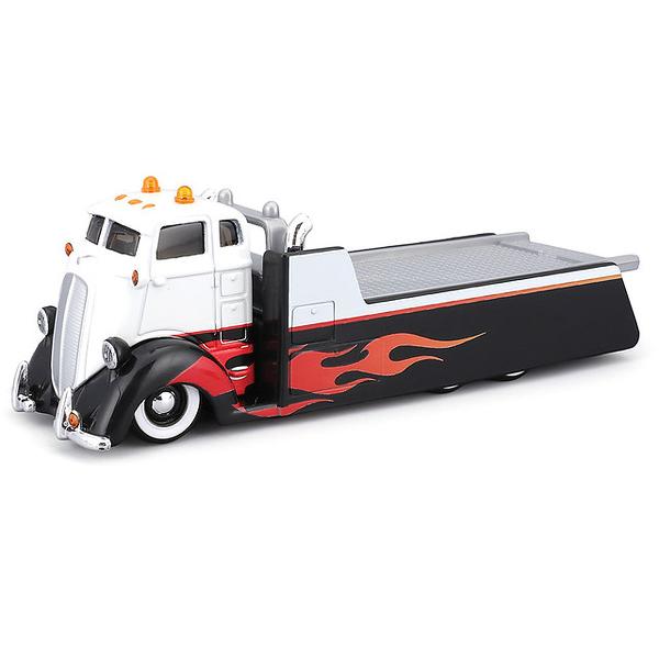 Set Elite Transport Camion Transportator si Masinuta Metalica scara 1 la 64 conceput pentru colectionari si pasionatii de vehicule clasice dar si pentru copii care apreciaza jocul realist Include un camion de tractare si un autoturism ambele realizate din metal cu elemente din plastic pentru un echilibru optim intre rezistenta si detaliu Modelul impresioneaza prin finisaje atent realizate detalii autentice si elemente functionale care reproduc fidel scenarii reale de transport si 