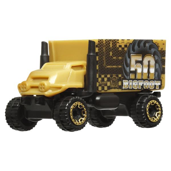 Intra in arena campionilor cu setul Hot Wheels Monster Trucks Trophy Champions Acest pachet spectaculos contine 11 vehicule exclusive printre care 5 monster truck impunatori si 6 masini Hot Wheels cu design metalic premium Detaliile aurii si rotile masive transforma fiecare camion intr-o adevarata piesa de colectie perfecta pentru curse epice si cascadorii uimitoare Inspirat de legendarul Bigfoot acest set aduce impreuna puterea stilul si performanta intr-o editie de colectie 