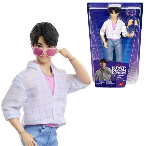 Figurina Jinu din K Pop Vanatori de Demoni este inspirata de personajul din grupul Saja Boys din universul Netflix KPop Demon Hunters Figurina are aproximativ 30 cm inaltime este articulata si poate fi pozitionata in diferite ipostaze pentru joaca sau expunere Jinu poarta o tinuta inspirata din aparitia sa &bdquoSoda Pop&rdquo cu camasa deschisa peste tricou pantaloni si accesorii tematice Setul include si accesorii suplimentare precum o pereche de ochelari un recipient si maini 