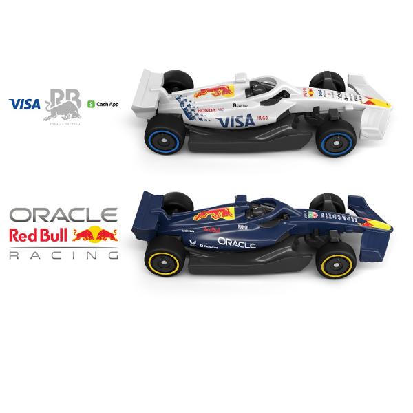 Circuitul de curse Hot Wheels Racing Grid Start Formula 1 2025 aduce emotia curselor de Formula 1 in universul Hot Wheels Setul permite copiilor sa organizeze curse rapide si competitii de reactie lansand simultan cele doua masinute incluse pe pista pentru a vedea cine ajunge primul la final Circuitul este inspirat de grila de start Formula 1 si include elemente tematice F1 precum turnul de start pista de curse si sistemul Hot Wheels Speed Snap conceput pentru o asamblare rapida si usoara 