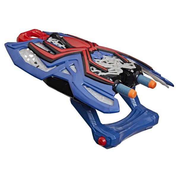 Nerf Blaster Spider Man este o jucarie de actiune inspirata din universul Marvel Spider Man conceputa pentru aventuri dinamice si jocuri de rol pline de imaginatie Blasterul se poarta pe mana si are un design spectaculos inspirat de echipamentul eroului Spider Man permitand copiilor sa recreeze scene de actiune si sa inventeze propriile misiuni Modelul dispune de elemente decorative care stralucesc in intuneric oferind un efect vizual deosebit in timpul jocului Sistemul de lansare permite 