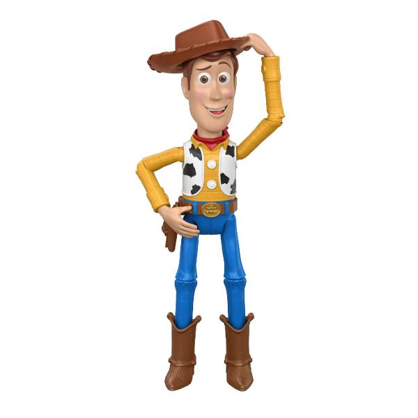 Figurina Woody din Toy Story 5 este inspirata de indragitul cowboy din universul Disney Pixar Figurina are aproximativ 30 cm inaltime si reda tinuta sa clasica cu palarie maro camasa galbena vesta cu imprimeu alb-negru esarfa rosie si cizme de cowboy Figurina este prevazuta cu functie interactiva de tip squeeze care poate fi activata prin apasare adaugand un plus de distractie in timpul jocului Copiii pot recrea scene inspirate din Toy Story 5 si pot inventa propriile aventuri alaturi 