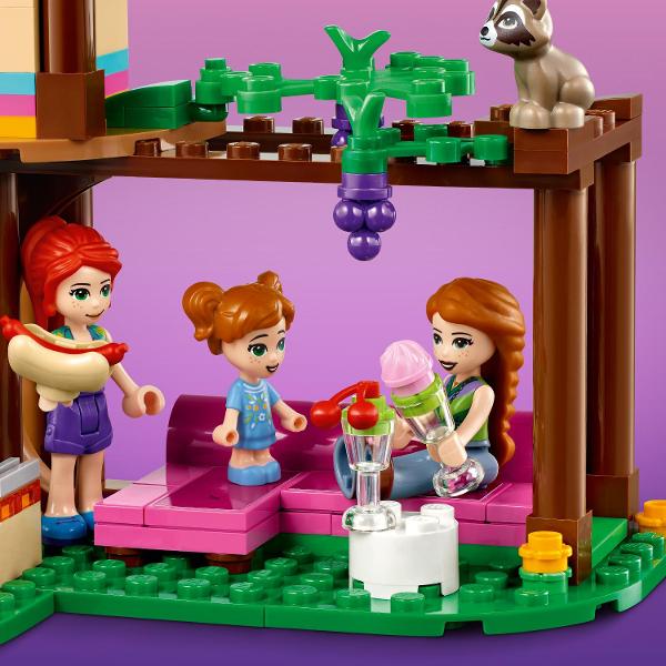 LEGO Friends - Casa din padure 41679 326 piese  Casuta plina de dotari ofera ore-n sir de distractie in padureCaptiveaza copiii iubitori de natura timp de ore in sir cu Casa din padure 41679 Copiii care adora sa se joace cu casute vor fi incantati sa exploreze camerele dragute si detaliile petrecand timp cu LEGO Friends Mia si familia eiPlina de detalii pentru joaca imaginativeAceasta casa in copac 