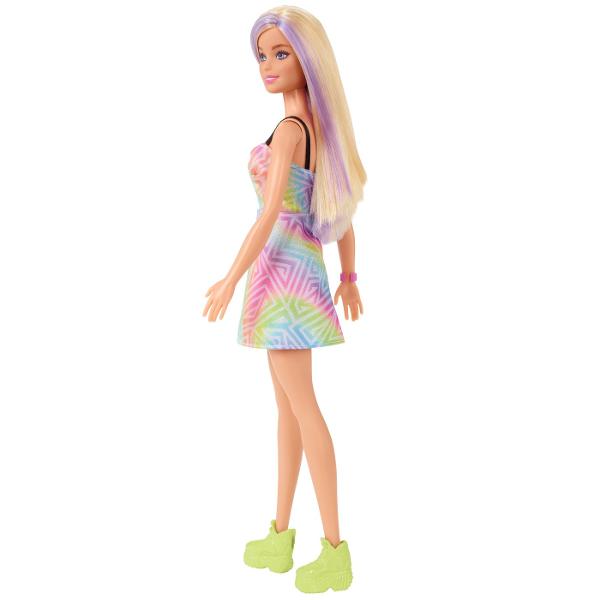Fashionistas este una dintre cele mai indragite colectii Barbie oferind o gama larga de papusi cu diferite stiluri si accesorii introducand conceptul de diversitate si acceptare in randul fetelor Aceasta colectie include papusi cu diferite tipuri de siluete tonuri de piele culori de ochi si par astfel fetele nu se vor plictisi niciodata si isi vor gasi papusa asemanatoare stilului lor Papusile au stilul lor propriu inspirat de ultimele tendinte din moda si vin cu o tinuta completa 