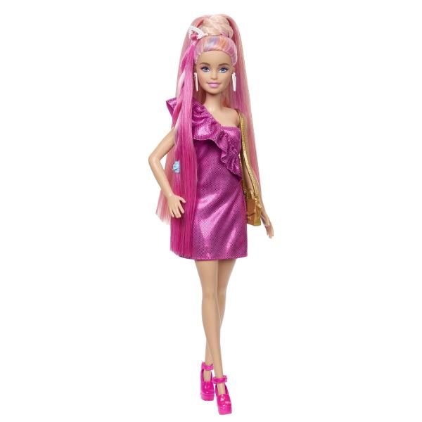 Dedicata tuturor lucrurilor legate de par colectia Barbie Fun &amp Fancy Hair prezinta papusi glam cu coafuri colorate &Icircn plus cele 10 piese de moda si styling incluse permit personalizarea fara sfarsit Papusa Barbie&reg are 21 cm de par blond foarte lung care poate fi aranjat cu note fantastice de culoare Ea poarta o minirochie roz lucios cu cercei albi si pantofi aurii cu bretele Copiii isi pot transforma cu usurinta aspectul cu moda mix-and-match Vine cu o rochie 