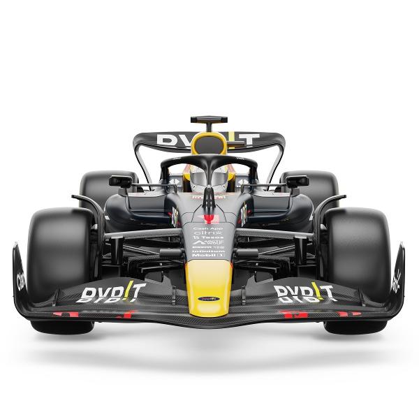 Copilul dumneavoastra se poate juca in voie cu masina cu telecomanda Oracle Red Bull Racing RB18 scara 1 la 12  oferita de brandul international Rastar Nicio cursa nu este imposibil de castigat cu acesta masinuta replica oficiala cu licenta a modelului original construita cu mare atentie la detalii Masinuta are proportiile ideale pentru momente pline de distractie si amuzament avand dimensiunile in centimetri dupa cum urmeaza  471710 Masinuta functioneaza pe frecventa de 