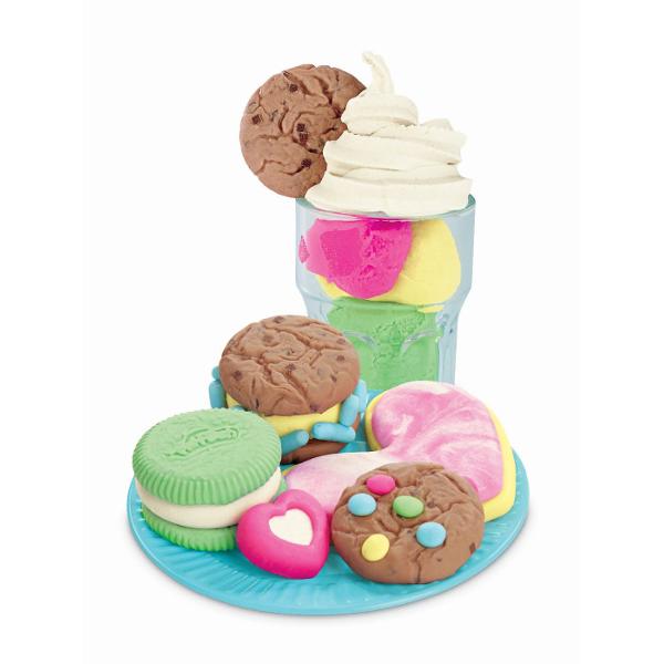 Stii cat este ceasul Este timpul pentru gustari haioase facute din plastilina Play-Doh Copiii de 3 ani si mai mari care adora sa fie creativi cu jucarii de gatit si plastilina modelatoare vor fi incantati sa creeze propriile versiuni Play-Doh ale gustarilor preferate de copii Cu ustensile Play-Doh usor de folosit si plastilina Play-Doh in culori variate sunt atat de multe creatii pe care imaginatia lor le poate &bdquogati&rdquo Creeaza preparate uimitoare adauga stralucire 
