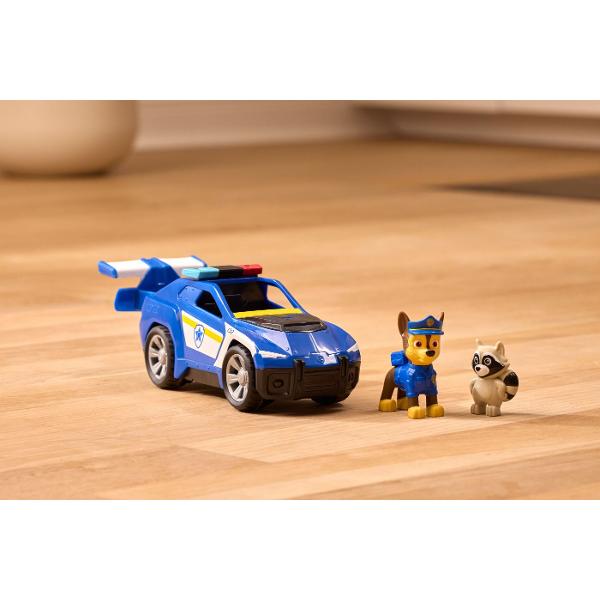 PATRULA CATELUSILOR CAUTARE SI SALVARE SET FIGURINA SI VEHICUL este un set de joaca inspirat din aventurile echipei de salvare concepute pentru copiii de peste 3 ani Fiecare set include un personaj indragit din Patrula Catelusilorl si vehiculul sau specific de interventie realizat in culori autentice si cu detalii fidele serialului animat Vehiculul este prevazut cu roti functionale si elemente mobile oferind o experienta de joaca dinamica si interactiva Figurina este articulata si usor de 