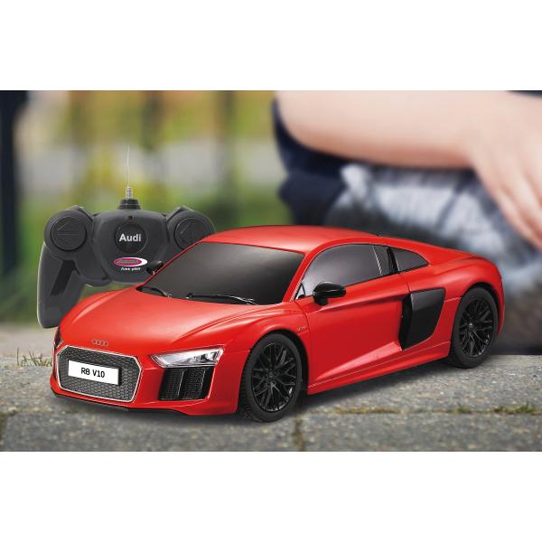 Copilul dumneavoastra se poate juca in voie cu masina cu telecomanda Audi R8 scara 1 la 24 oferita de brandul international Rastar Nicio cursa nu este imposibil de castigat cu acesta masinuta replica oficiala cu licenta a modelului original construita cu mare atentie la detalii Masinuta are proportiile ideale pentru momente pline de distractie si amuzament avand dimensiunile in centimetri dupa cum urmeaza  1899252Masinuta functioneaza pe frecventa de 24GAlimentarea se face astfel  