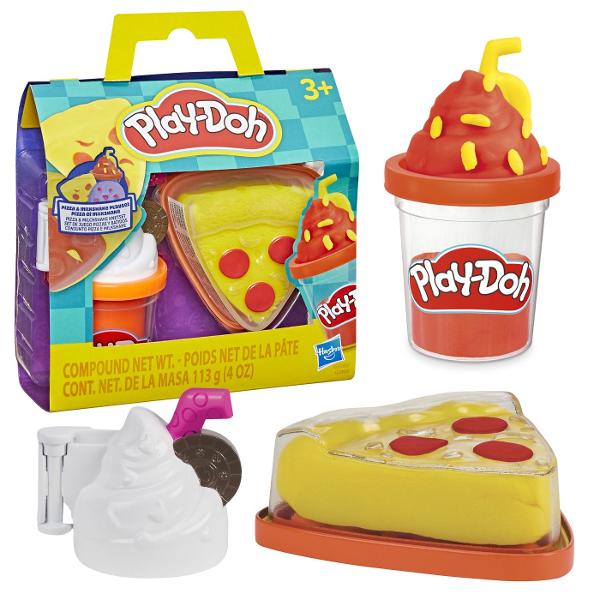 Setul Play-Doh Pizza si Milkshake ii invita pe cei mici sa creeze preparate colorate si amuzante din plastilina Copiii pot modela o felie de pizza pot adauga diferite toppinguri si pot realiza un milkshake decorat dupa propria imaginatie Accesoriile incluse stimuleaza joaca de rol creativitatea si indemanarea oferind multiple posibilitati de combinare si decorare Setul contine plastilina Play-Doh in mai multe culori cu o cantitate totala de aproximativ 113 g si este recomandat copiilor 