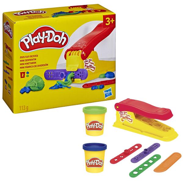 Setul Play-Doh Mini ofera copiilor o modalitate distractiva de a modela si crea diferite forme din plastilina Cu ajutorul presei si al accesoriilor incluse plastilina poate fi presata prin diverse sabloane pentru a obtine modele forme si decoratiuni variate Setul include 2 recipiente cu plastilina Play-Doh in culori diferite cu o cantitate totala de 113 g precum si accesorii pentru modelare si decupare Activitatea stimuleaza creativitatea imaginatia indemanarea si motricitatea fina 
