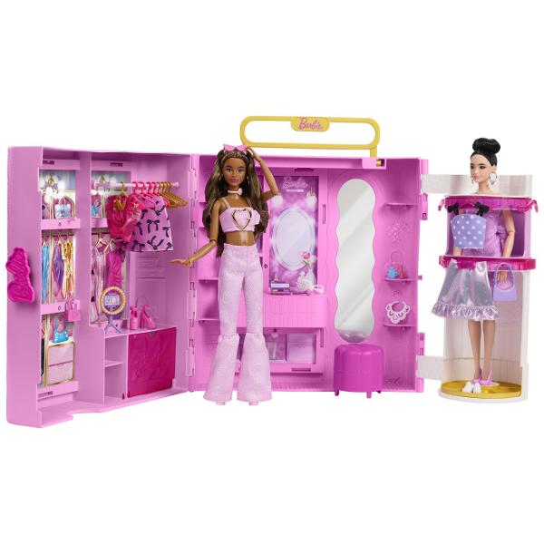 Dulapul Barbie Deluxe Style este un set de joaca elegant conceput pentru pastrarea si organizarea tinutelor si accesoriilor Barbie Designul tip dressing in nuante de roz si auriu ofera multiple spatii pentru haine pantofi genti si alte accesorii fashion Dulapul se deschide pentru a crea o zona generoasa de joaca si include rafturi suporturi si spatii pentru organizarea diferitelor piese Manerul integrat permite transportarea mai usoara a setului iar dupa joaca dulapul poate fi inchis 