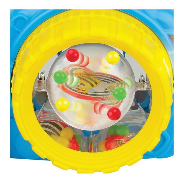 Winfun Jucarie Camera Foto Maimutica este o jucarie interactiva de rol conceputa pentru cei mici care transforma joaca de-a fotograful intr-o experienta distractiva plina de sunete lumini si elemente mobile Apasa butonul declansator si maimutica vesela apare prin surprindere in timp ce obiectivul se roteste Jucaria include o oglinda reflectorizanta o bila rotativa si margele tip zornaitoare care stimuleaza curiozitatea si explorarea senzoriala Camera este prevazuta si cu elemente 