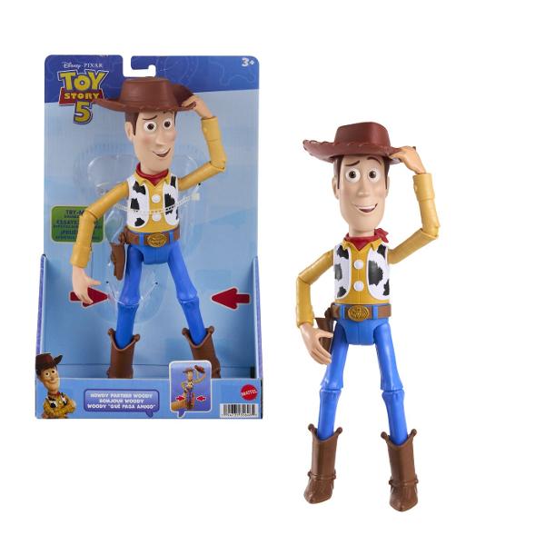Figurina Woody din Toy Story 5 este inspirata de indragitul cowboy din universul Disney Pixar Figurina are aproximativ 30 cm inaltime si reda tinuta sa clasica cu palarie maro camasa galbena vesta cu imprimeu alb-negru esarfa rosie si cizme de cowboy Figurina este prevazuta cu functie interactiva de tip squeeze care poate fi activata prin apasare adaugand un plus de distractie in timpul jocului Copiii pot recrea scene inspirate din Toy Story 5 si pot inventa propriile aventuri alaturi 