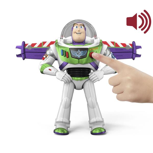Figurina Buzz Lightyear din Toy Story 5 este inspirata de celebrul personaj Disney Pixar si reda costumul sau emblematic de Space Ranger in nuante de alb verde si mov Figurina are aproximativ 30 cm inaltime este articulata si poate fi pozitionata in diferite ipostaze pentru joaca si recrearea scenelor preferate din film Prin apasarea butonului figurina activeaza sunete si replici iar modul de zbor adauga un plus de dinamism aventurilor imaginare Designul detaliat si functiile interactive 