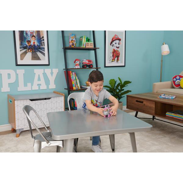 Scufunda copiii in aventura lor preferata de desene animate cu Spin Master Paw Patrol 6060298 Themed Veh Movie Ast Copiii tai isi vor intruchipa personajele preferate printre toate cele mai iconice personaje din Paw Patrol Marshal Chase Skye Rubble Rocky si Zuma Jucariile figurile si jocurile Paw Patrol pentru copii sunt modalitatea perfecta de a-ti stimula imaginatia cu jocuri de rol distractive si provocatoare Copiii pot crea misiuni inspirate de catelusii lor Paw Patrol preferati 