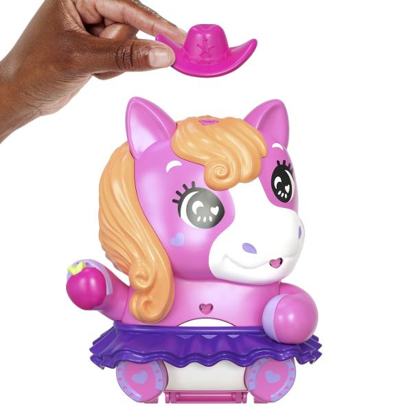 Gentutele Polly Pocket detin lumi mici cu surprize mari in interior pe care fetele si baietii le pot duce oriunde Fiecare jucarie portabila prezinta la exterior o forma adorabila de animal cu un detaliu de joaca interactiv cei mici pot combina accesoriile pentru a ingriji animalul de cate ori doresc Cand au terminat de decorat exteriorul copiii pot deschide carcasa pentru a dezvalui o papusa mai multe functii de joaca din mers si mai mult de 10 accesorii Arunca o petrecere de pijama pentru 