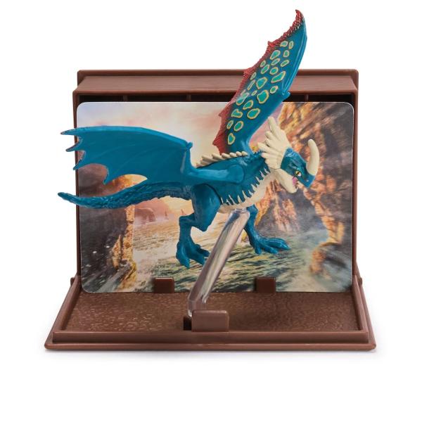 Inalta-te la noi culmi cu dragonii din World of Berk Book of Dragons Descopera si asambleaza dragoni din film precum Toothless Deadly Nadder sau Gronckle in timp ce deschizi cartea Fiecare figurina dragon de 5 cm vine intr-o carte de colectie care detaliaza atributele speciale ale fiecarui dragon pentru a le expune cu mandrie Incepe sa iti aduni clanul de dragoni astazi Fie ca este vorba de o zi de nastere o sarbatoare sau orice alta ocazie o figurina dragon este o optiune 