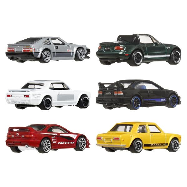 Du-ti jocul la nivelul urmator cu setul Hot Wheels Streets of Japan Acest set de sase vehicule prezinta modele japoneze turnate frumos atat moderne cat si vintage intr-o versiune complet finisata din metal Setul Hot Wheels Streets of Japan contine 6 vehicule Hot Wheels care celebreaza industria auto japoneza Da un impuls unei colectii Hot Wheels existente cu acest set de 6 piese sau intra direct in joc pentru a incepe o serie complet noua O idee grozava de cadou pentru colectionarii de 