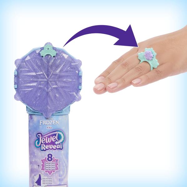 Setul Disney Frozen Jewel Reveal Elsa ofera copiilor o experienta magica de descoperire inspirata din universul filmului Frozen Ambalat intr-o cutie stralucitoare in forma de fulg de zapada setul ascunde in interior mai multe surprize care pot fi dezvaluite treptat prin deschiderea compartimentelor Copiii pot descoperi o papusa inspirata de printesa Elsa si accesorii tematice care completeaza tinuta si povestea personajului Designul sclipitor si mecanismul de deschidere transforma fiecare 