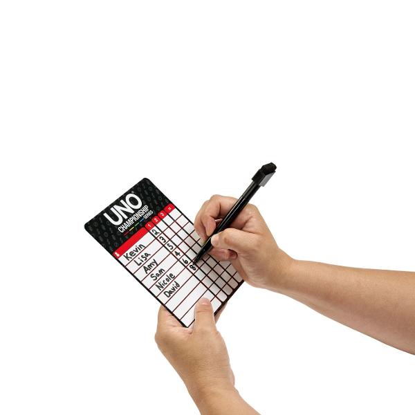 UNO Turneu este o editie speciala a jocului clasic UNO conceputa pentru competitii si confruntari intre jucatori Jocul pastreaza mecanica binecunoscuta UNO in care cartile trebuie potrivite dupa culoare numar sau simbol dar adauga un format orientat spre competitie si progres pe parcursul mai multor runde Editia UNO Championship Series este potrivita pentru seri de joc in familie sau cu prietenii si ofera o prezentare premium intr-o cutie eleganta cu design negru si accente inspirate de 