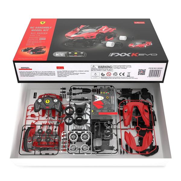 Kitul de Asamblare RC Ferrari FXX K EVO de la Rastar este o jucarie inovatoare si captivanta perfecta pentru copiii de peste 8 ani si pasionatii de masini Acest set DIY ofera o experienta interactiva completa permitand utilizatorului sa construiasca pas cu pas o replica detaliata a celebrului model Ferrari la scara 118 Kitul contine 92 de piese din plastic usor de imbinat precum si o telecomanda performanta ce functioneaza pe frecventa de 24 GHz asigurand un control precis si stabil 