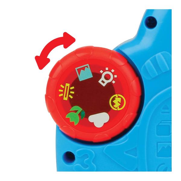 Winfun Jucarie Camera Foto Maimutica este o jucarie interactiva de rol conceputa pentru cei mici care transforma joaca de-a fotograful intr-o experienta distractiva plina de sunete lumini si elemente mobile Apasa butonul declansator si maimutica vesela apare prin surprindere in timp ce obiectivul se roteste Jucaria include o oglinda reflectorizanta o bila rotativa si margele tip zornaitoare care stimuleaza curiozitatea si explorarea senzoriala Camera este prevazuta si cu elemente 
