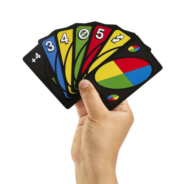UNO Turneu este o editie speciala a jocului clasic UNO conceputa pentru competitii si confruntari intre jucatori Jocul pastreaza mecanica binecunoscuta UNO in care cartile trebuie potrivite dupa culoare numar sau simbol dar adauga un format orientat spre competitie si progres pe parcursul mai multor runde Editia UNO Championship Series este potrivita pentru seri de joc in familie sau cu prietenii si ofera o prezentare premium intr-o cutie eleganta cu design negru si accente inspirate de 