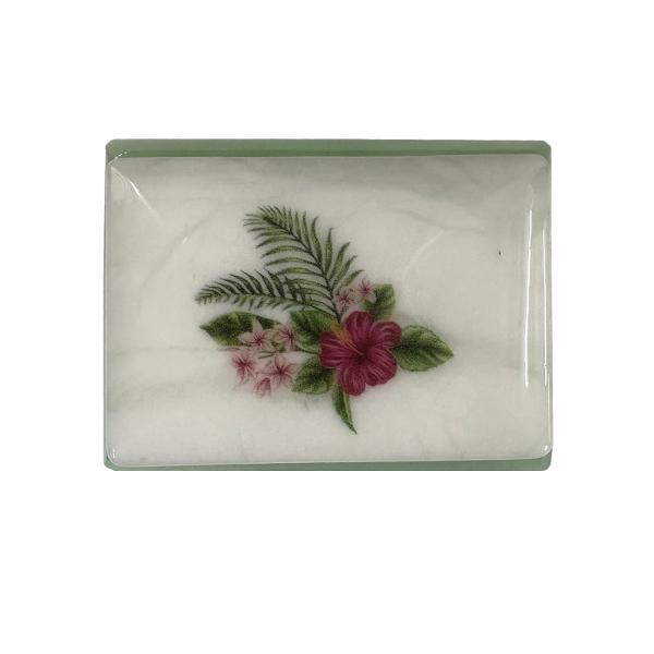 Cutiu&539;&259; din alabastru rectangulara cu un dimensiuni de 8x6 cm perfect&259; pentru p&259;strarea bijuteriilor sau a micilor obiecte pre&539;ioaseRealizat&259; din piatr&259; natural&259; de alabastru fiecare cutiu&539;&259; este unic&259; putând prezenta varia&539;ii subtile de culoare &537;i textur&259; datorit&259; caracteristicilor specifice ale fiec&259;rei pietreAcest detaliu confer&259; fiec&259;rui obiect un farmec aparte 
