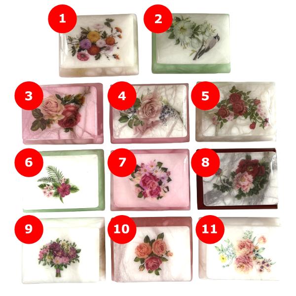 Cutiu&539;&259; din alabastru rectangulara cu un dimensiuni de 8x6 cm perfect&259; pentru p&259;strarea bijuteriilor sau a micilor obiecte pre&539;ioaseRealizat&259; din piatr&259; natural&259; de alabastru fiecare cutiu&539;&259; este unic&259; putând prezenta varia&539;ii subtile de culoare &537;i textur&259; datorit&259; caracteristicilor specifice ale fiec&259;rei pietreAcest detaliu confer&259; fiec&259;rui obiect un farmec aparte 
