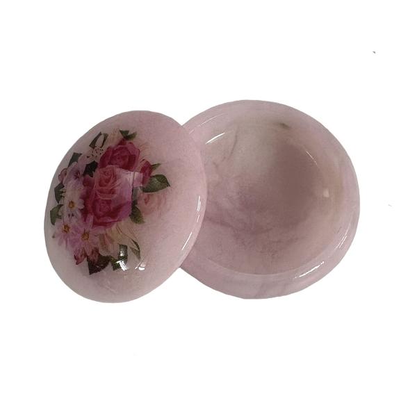 Cutiu&539;&259; din alabastru rotund&259; cu un diametru de 8 cm &537;i o în&259;l&539;ime de 4 cm perfect&259; pentru p&259;strarea bijuteriilor sau a micilor obiecte pre&539;ioaseRealizat&259; din piatr&259; natural&259; de alabastru fiecare cutiu&539;&259; este unic&259; putând prezenta varia&539;ii subtile de culoare &537;i textur&259; datorit&259; caracteristicilor specifice ale fiec&259;rei pietreAcest detaliu confer&259; 
